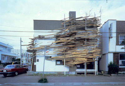 写真1「アパートメント・プロジェクト　テトラハウス　N-3 W-26」札幌（1983）